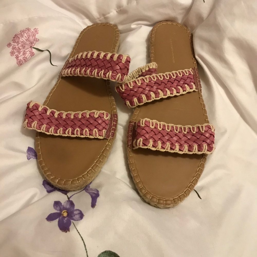 Espadrille slides in a pretty pink